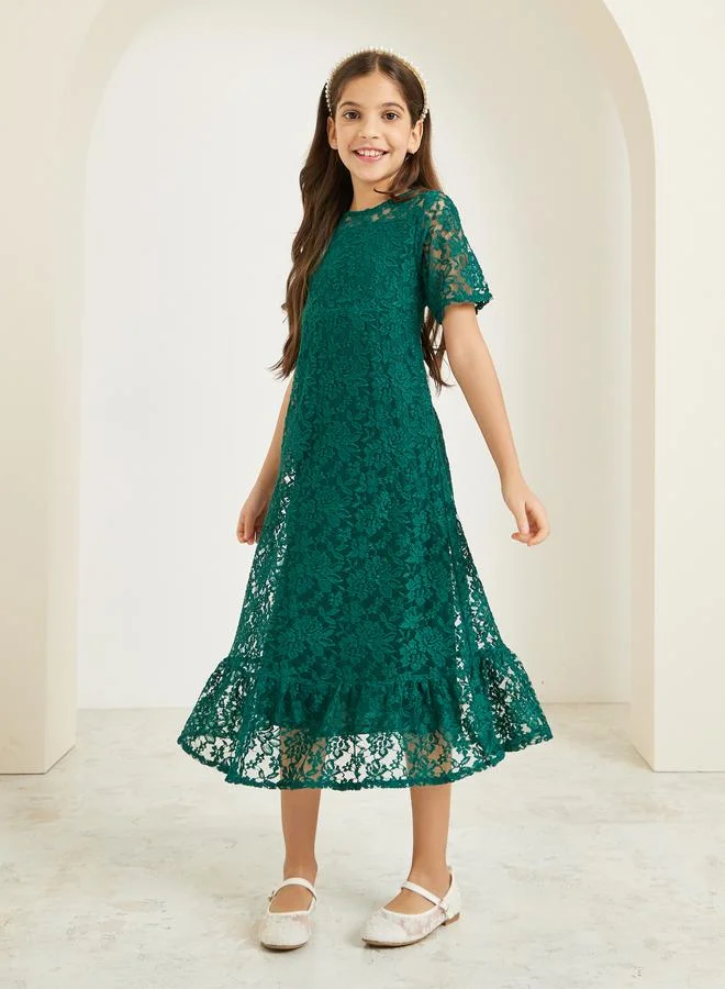 ستايلي فستان ميدي بحافة واسعة ودانتيل